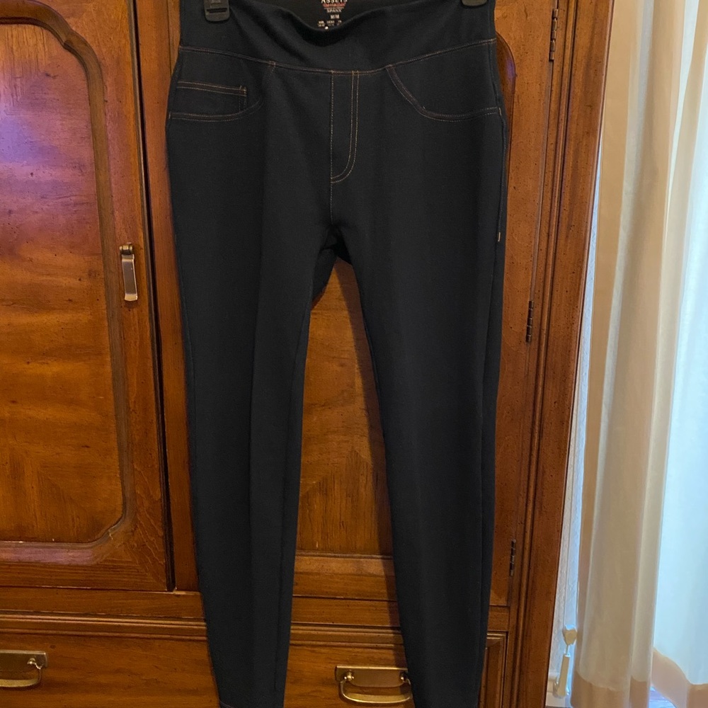 Spanx size M/M , only 2 back pockets.never worn .